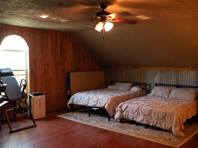 Building Photo - 427 Trace Way Dr