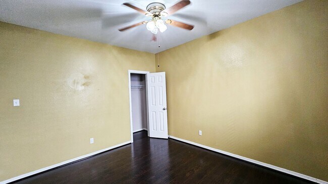 Building Photo - 211 Briar Trace Ln