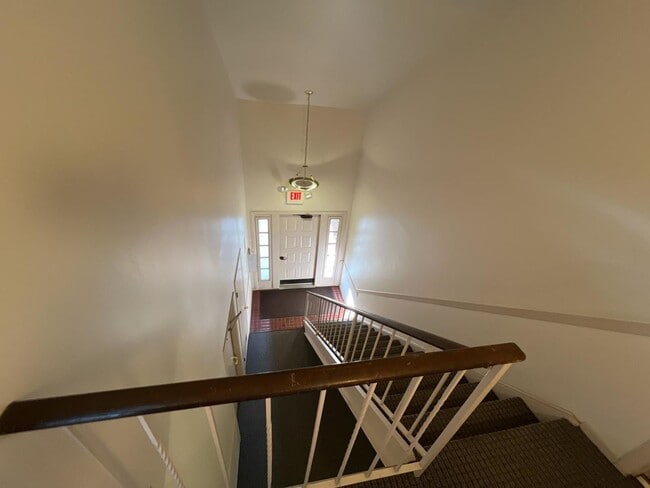 Building Photo - 867 E Carriage Ln