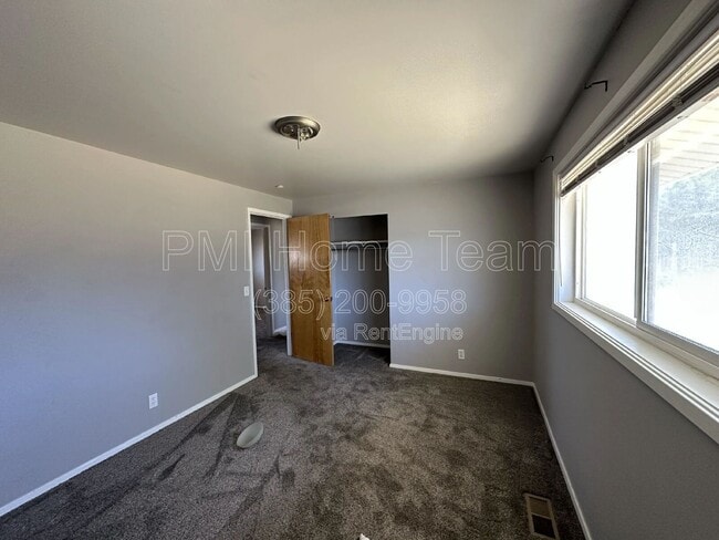 Building Photo - 273 Laker Wy