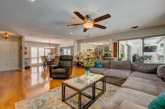 Building Photo - 3203 Stoneybrook Ln
