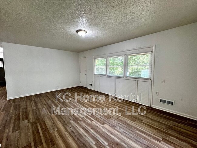 Building Photo - 7507 E 108th St