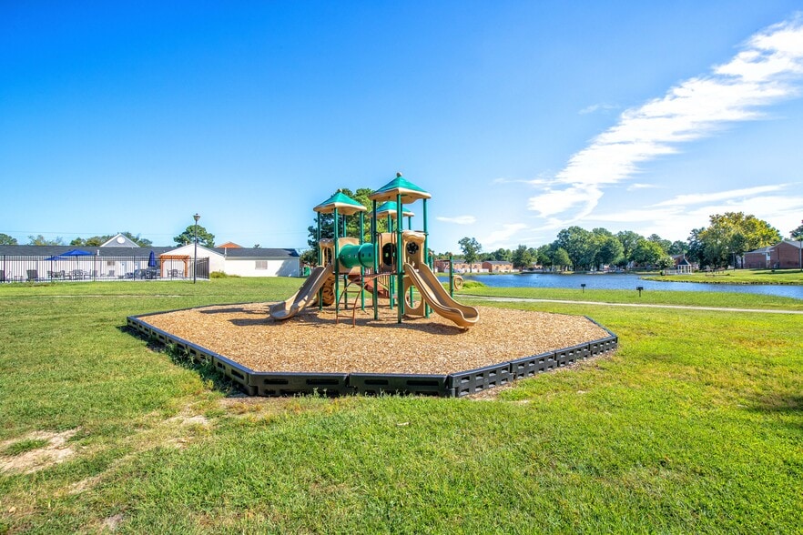 Crystal Lakes Apartments 3501 Meadowdale Blvd Richmond VA 23234