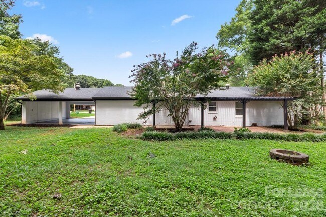 Building Photo - 761 Randa Dr