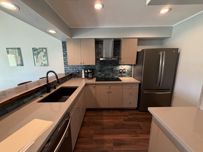 Building Photo - 462 Sunningdale Dr