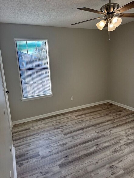 Building Photo - 114 Johnny Reb Dr