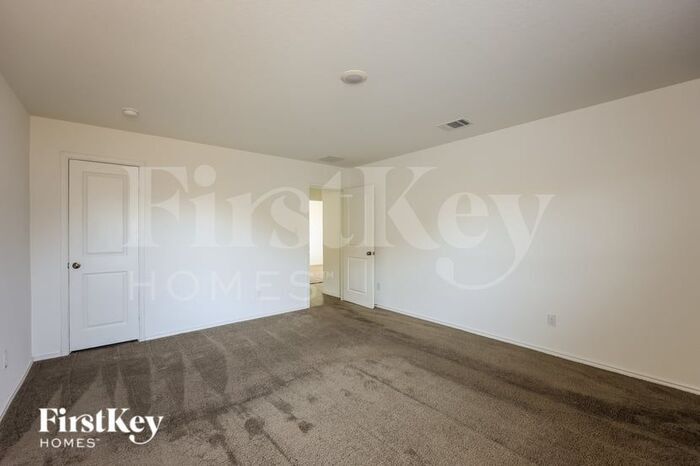 Building Photo - 2403 Lake Hls