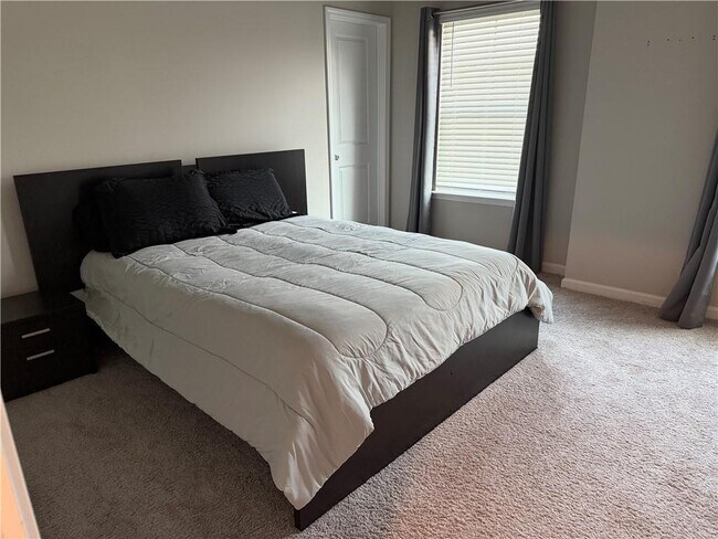 Building Photo - 389 Paxton LN