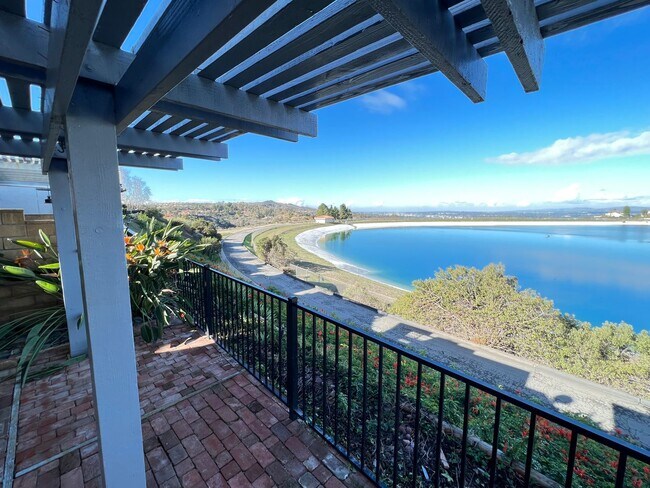 Building Photo - Dazzling Lake Summit Lake View Single Family Home!