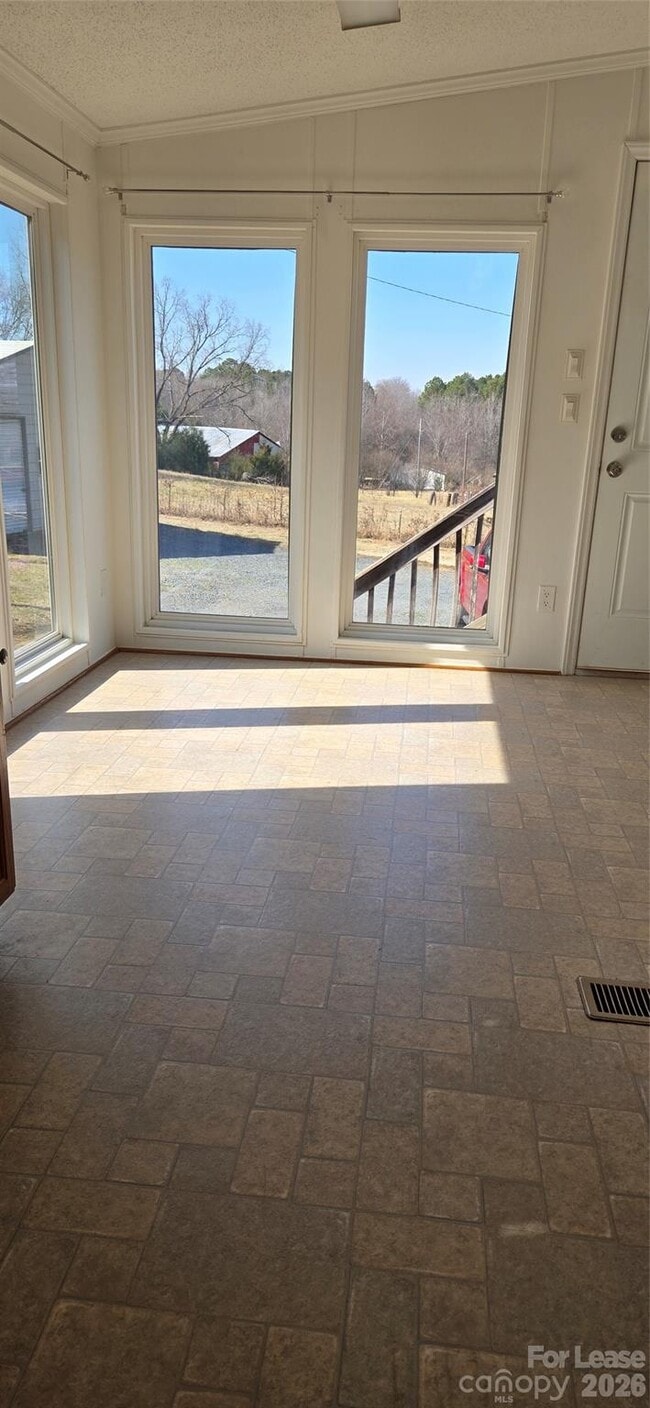 Building Photo - 16554 Silver Rd