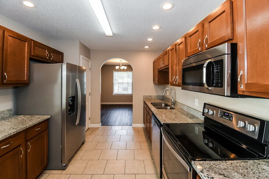 Building Photo - 8217 Glasgow Ct