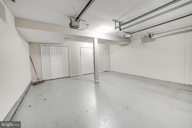 Building Photo - 3206 Shaw Park Ct