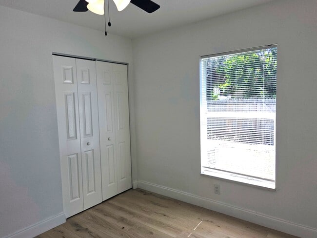 Building Photo - 3150 Emerson Ave S