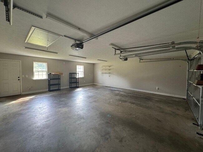 Building Photo - 444 Bailey Rd