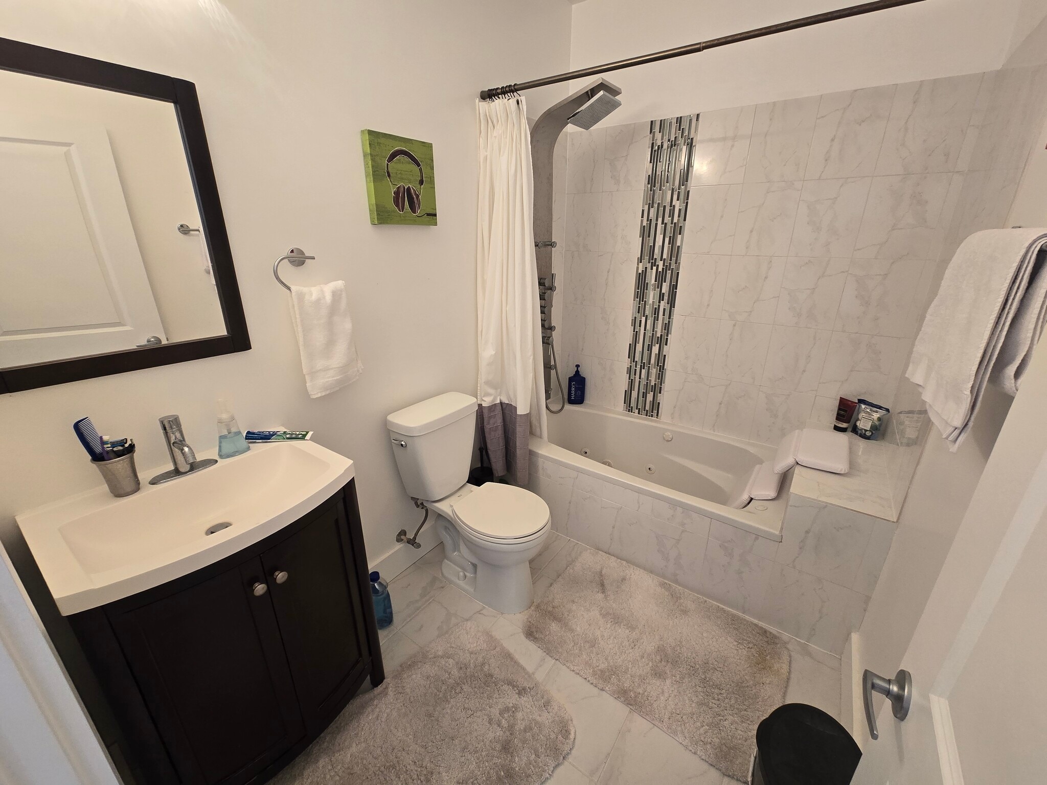 Master bath w/jacuzzi tub - 1013 V St NW