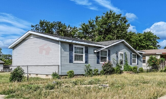 Building Photo - 1402 Elyse Dr