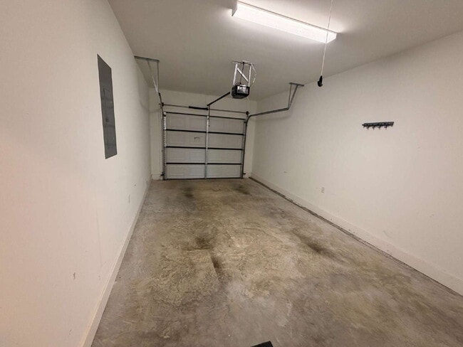 Building Photo - 49 Gardenia St