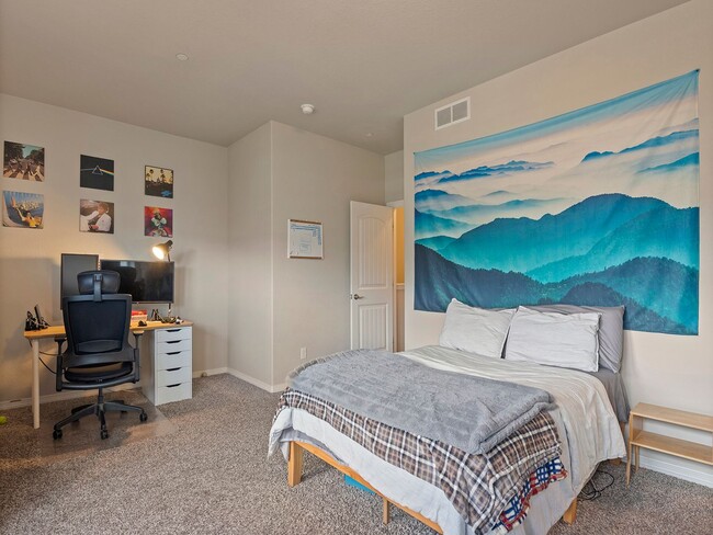 Building Photo - Beautiful 3 Bed, 3 1/2 Bath Townhome in We...