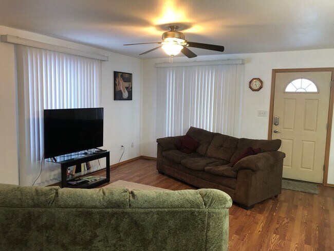 Building Photo - 711 B St