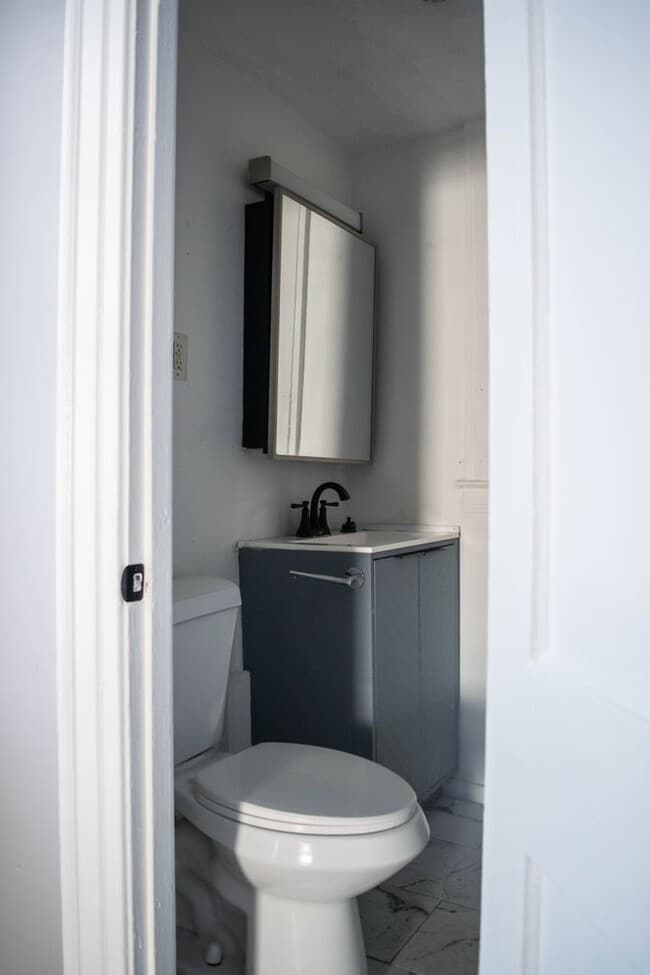 Building Photo - 105 Scranton St