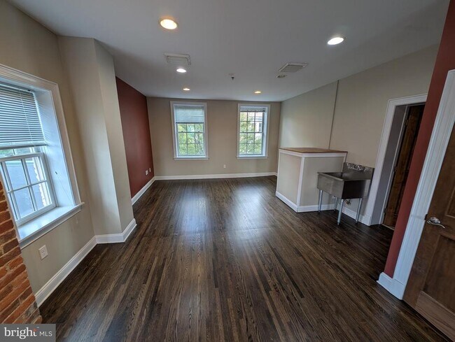 Building Photo - 38 N Potomac St