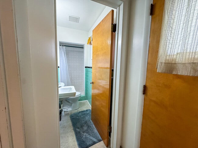 Building Photo - 845 E 820 N