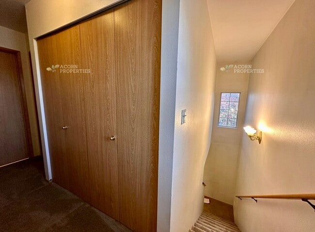 Building Photo - 402 Meadow Ct NW