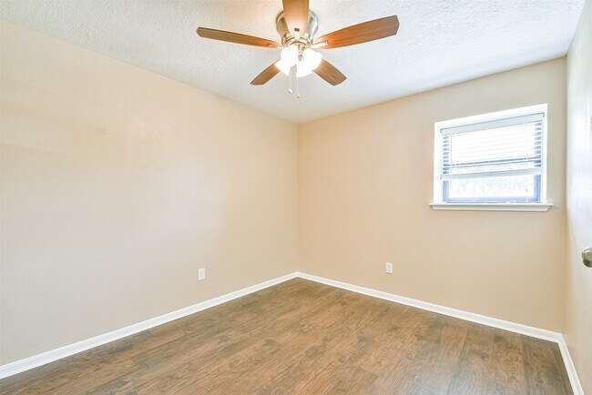Building Photo - 5821 Guadalupe Dr