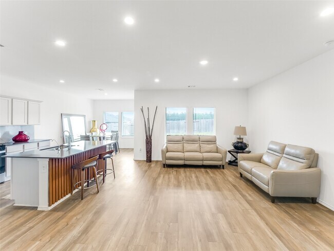 Building Photo - 15022 High Rpds Ln