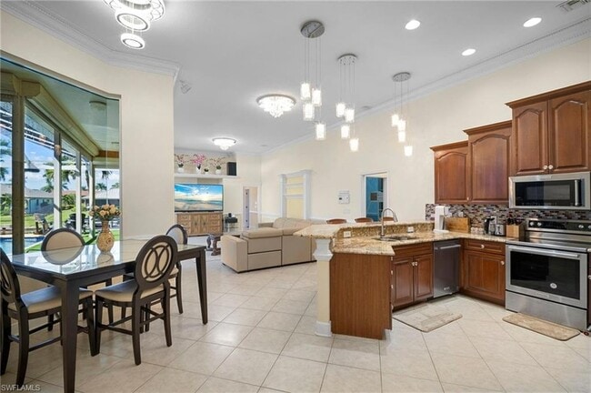 Building Photo - 5024 SW 8th Pl