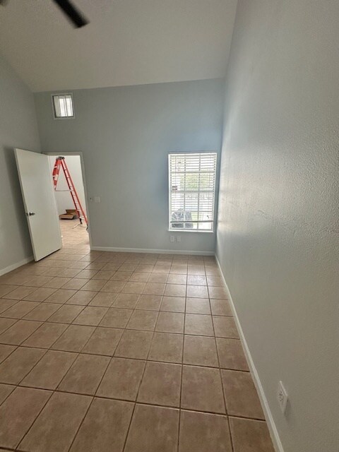 Building Photo - 12161 Armenia Gables Cir