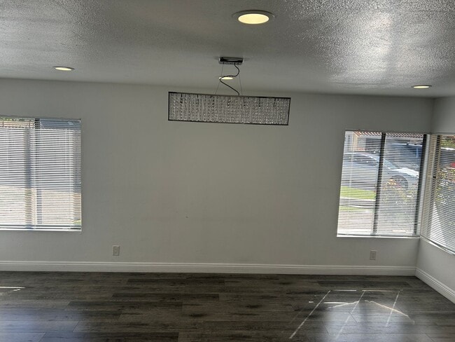 Building Photo - Spacious 4 Bed, 3 Bath for Rent - Westminster