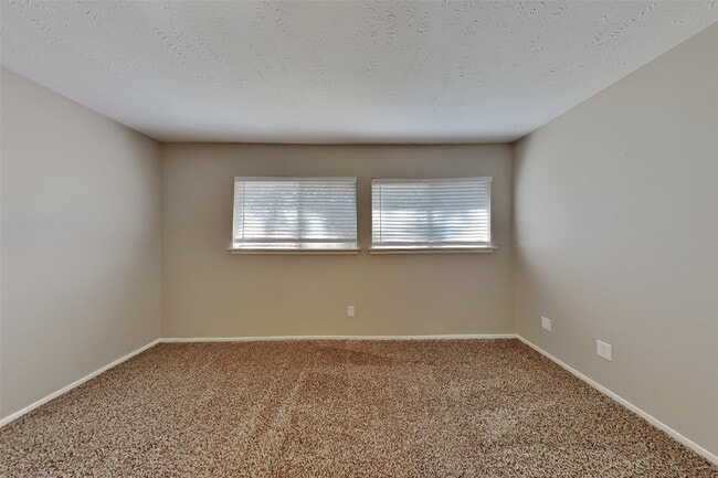 Building Photo - 3206 Birch Creek Dr