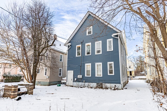 Building Photo - 292 Reynolds St