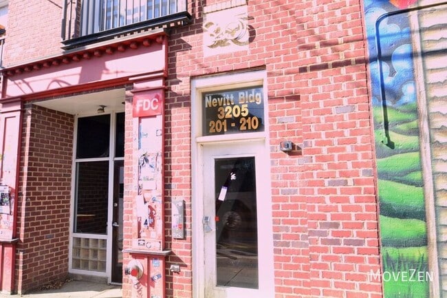 Building Photo - 3205 N Davidson St