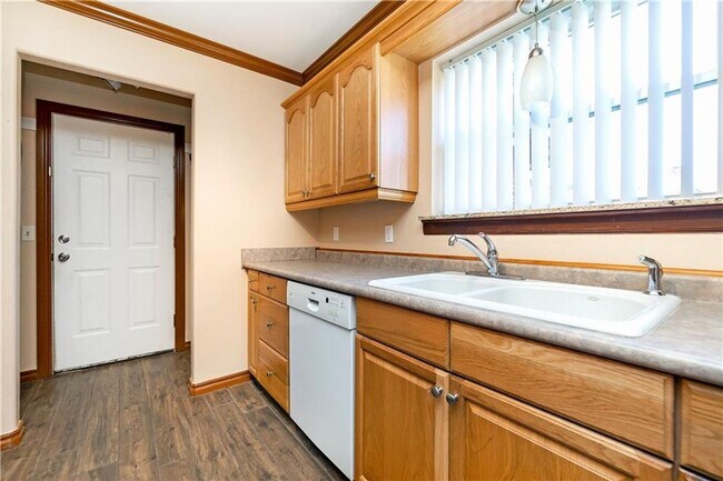 Building Photo - Charming 3-Bedroom Duplex in West Norman