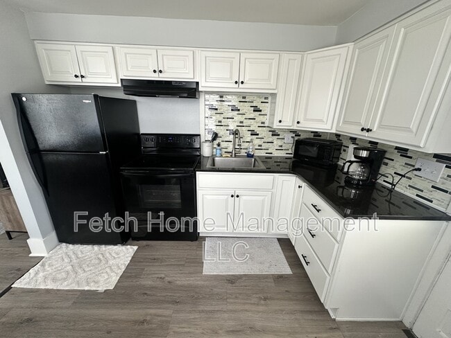 Building Photo - 836 W Main St