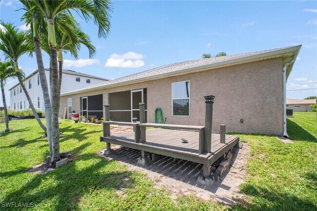 Building Photo - 722 SW 35th St