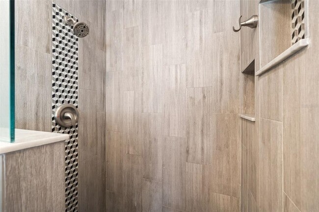 Building Photo - 662 Villa Grande Ave S