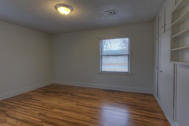 Building Photo - 1331 E 43rd St