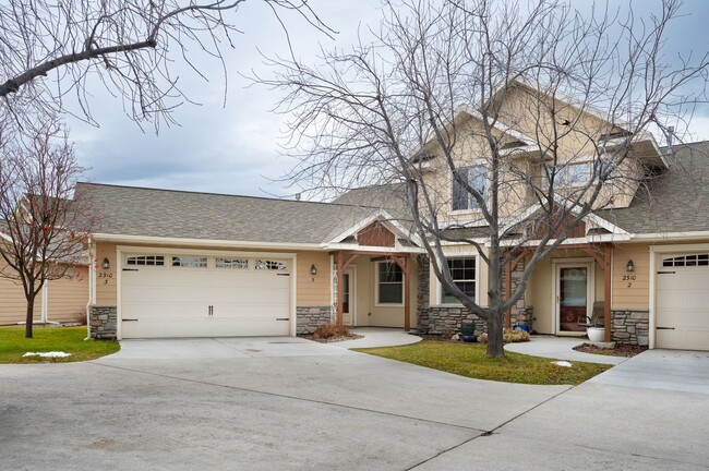 Building Photo - 3 Bedroom, 2 Bath Condo