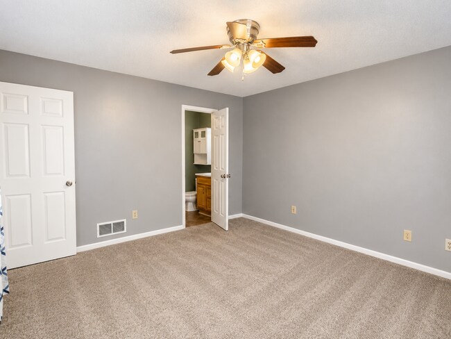 Building Photo - 157 Davidson Dr