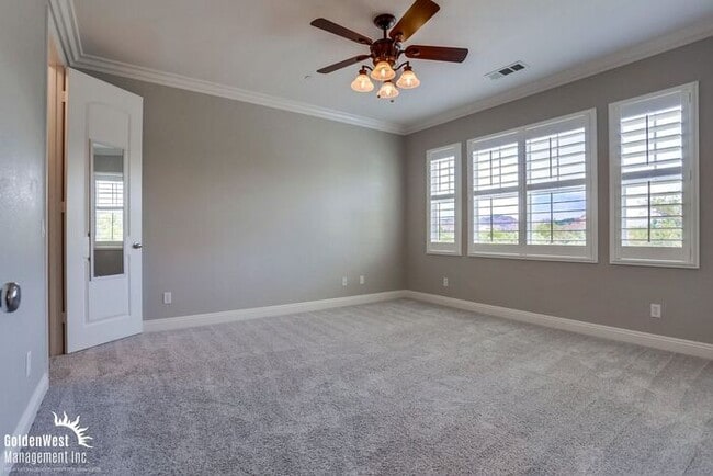 Building Photo - Beautiful 5Bdm 2.5Ba Home with Mountain Vi...