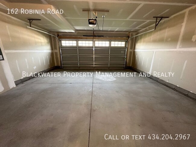 Building Photo - 162 Robinia Rd