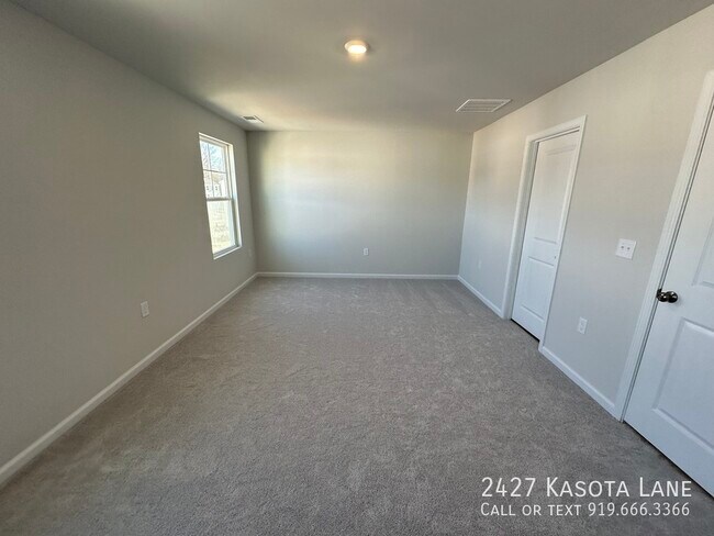 Building Photo - 2427 Kasota Ln