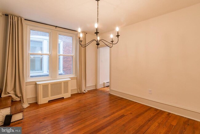 Building Photo - 503 Seville St