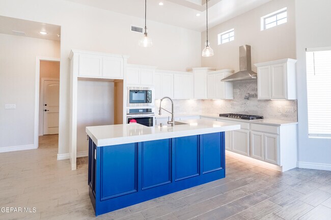 Building Photo - 13368 Emerald Glass Dr