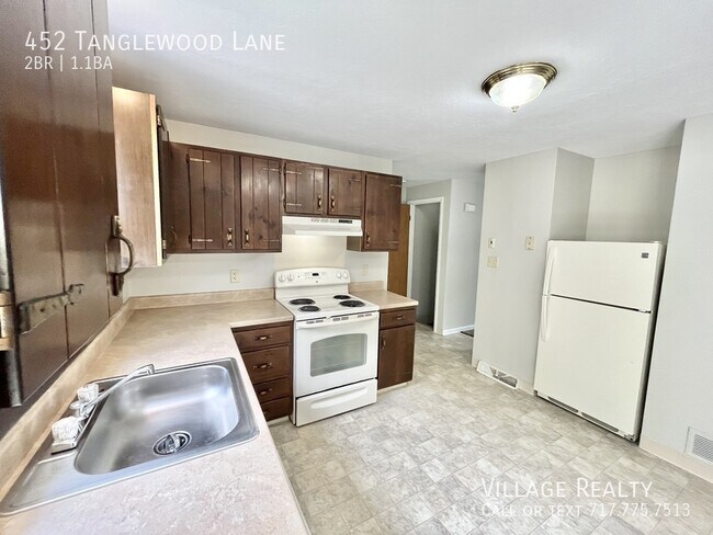 Building Photo - 452 Tanglewood Ln