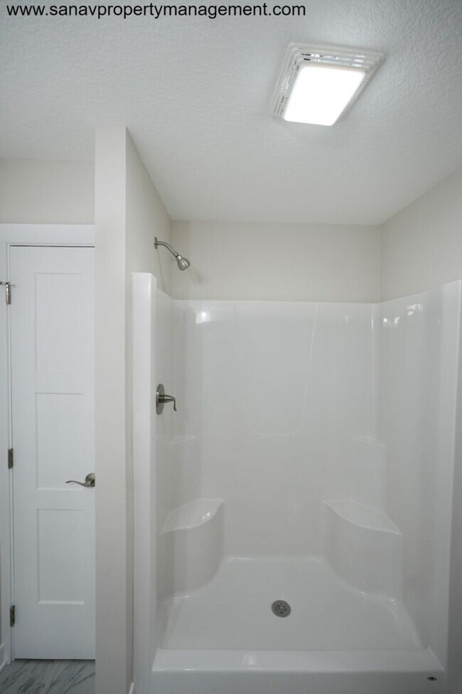 Building Photo - "Modern Comfort Meets Convenience: Your Ideal Home in Waukee"