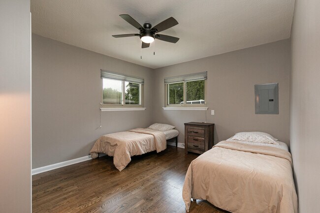 Building Photo - 1936 E Greenwood St